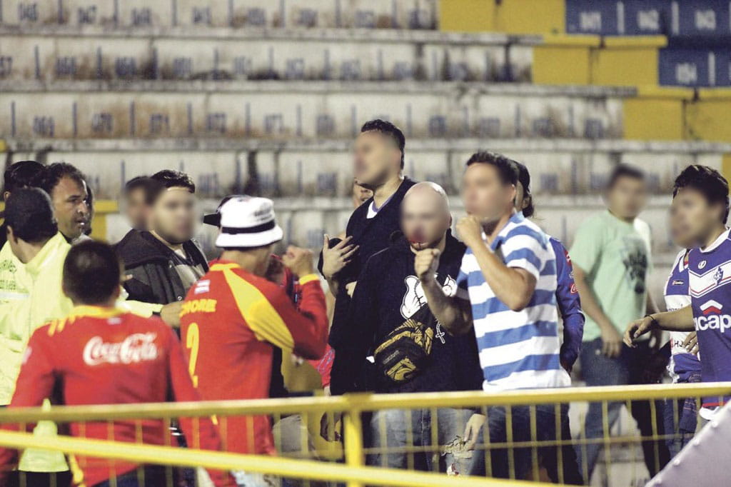 Fight Breaks Out In Stands During Match In Costa Rica - Hools.net